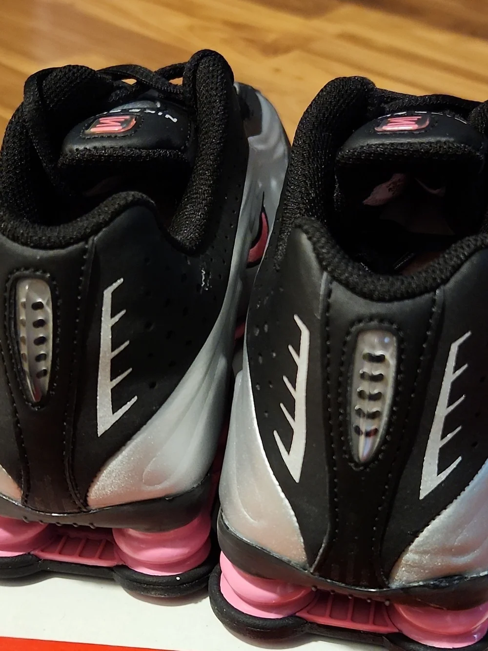 SIZE 4.5 YOUTH- NIKE SHOX R4 (GS) black silver pink CW2626-006 NEW with box kid